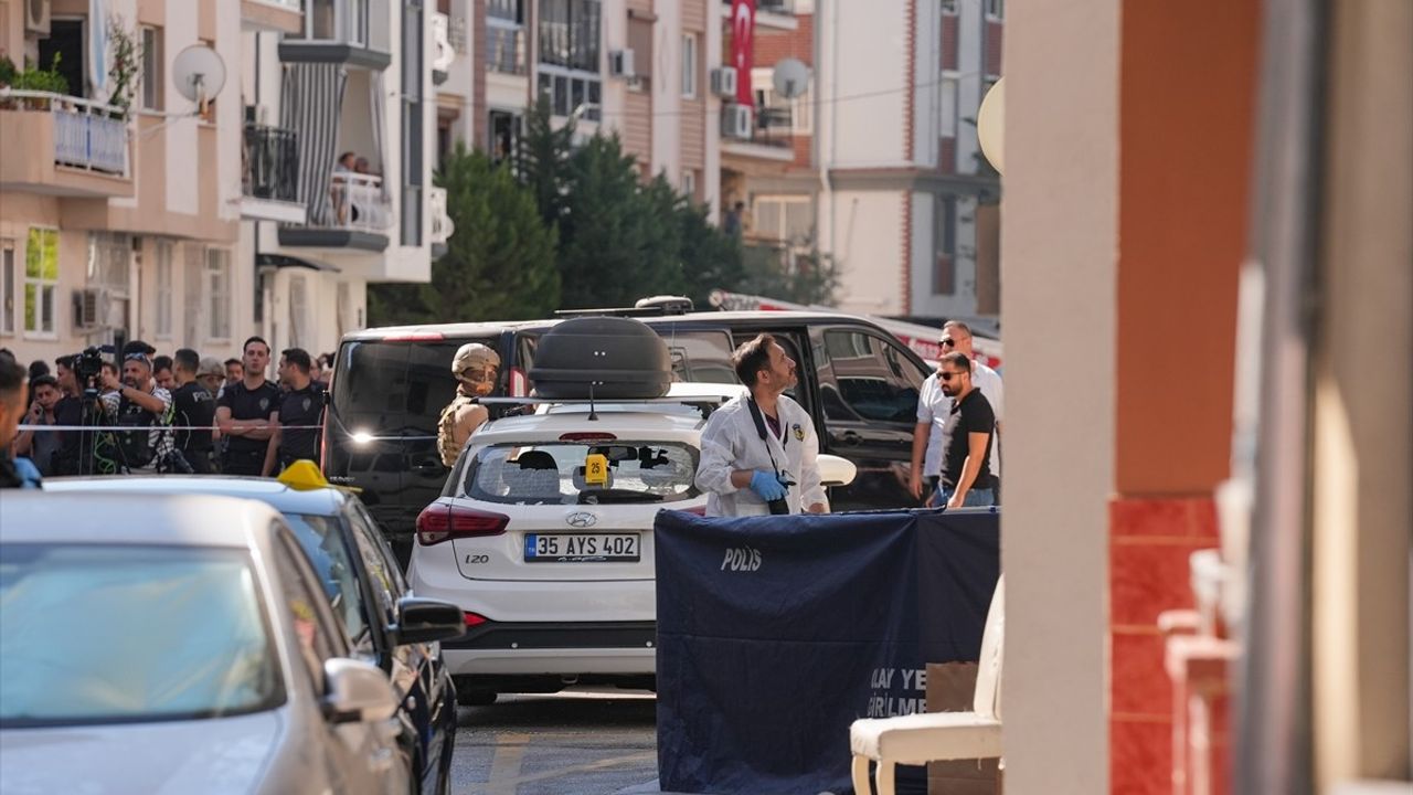 İzmir'de Polis Merkezine Silahlı Saldırı: 2 Şehit, 3 Yaralı
