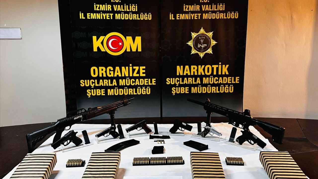 İzmir'de Uyuşturucu ve Silah Kaçakçılığı Operasyonu: 7 Zanlı Tutuklandı