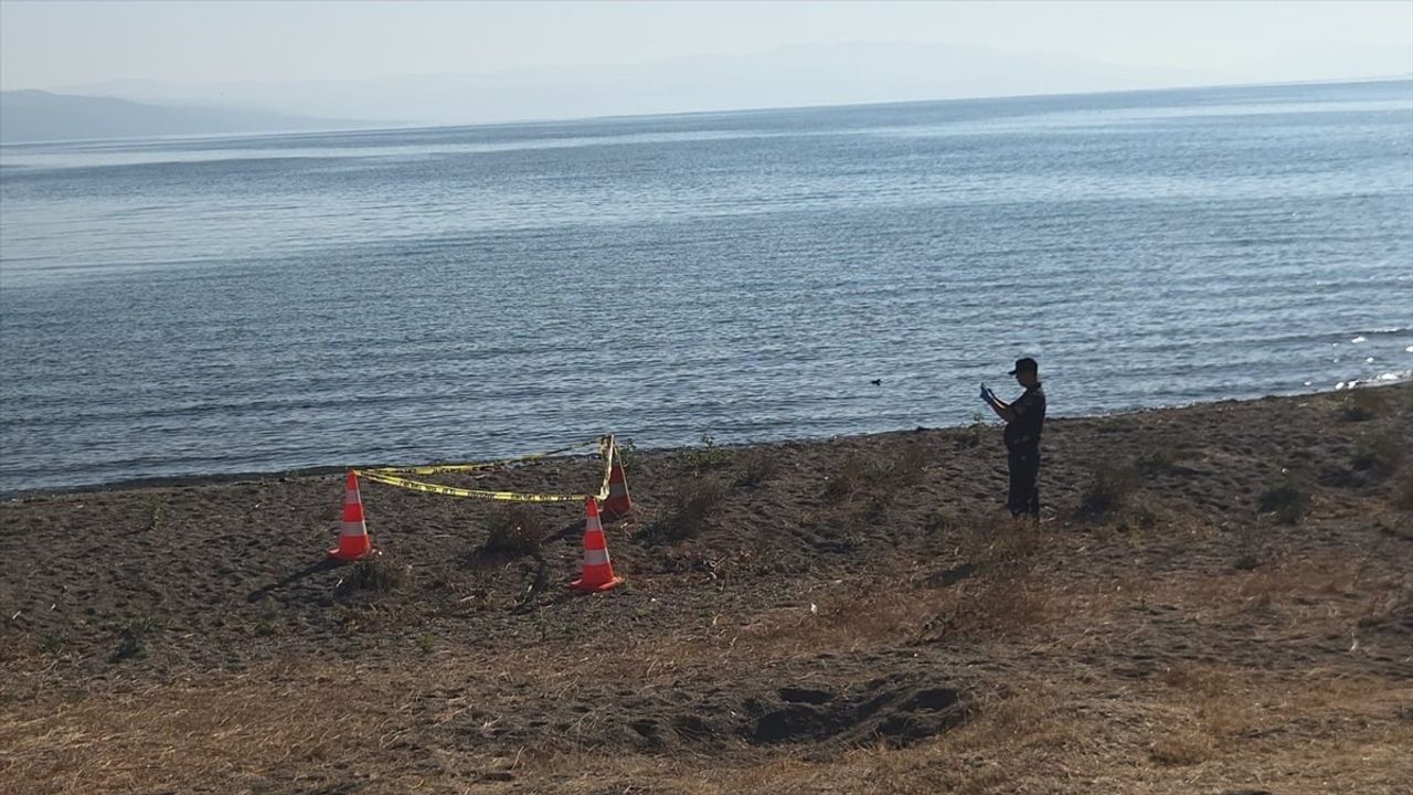 İznik Gölü'nde Patlamamış El Bombası İmha Edildi