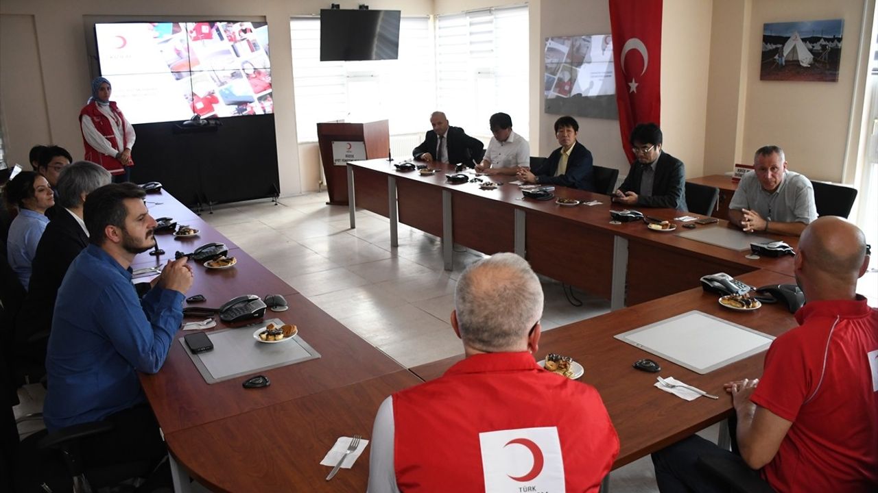Japon Akademisyenler Düzce Depremi Merkez Üssünü Ziyaret Etti