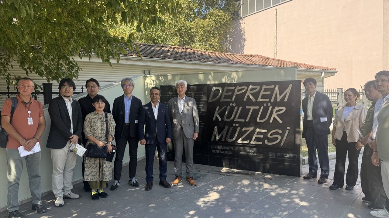 Japon Akademisyenlerden Sakarya Deprem Müzesi'ne Ziyaret