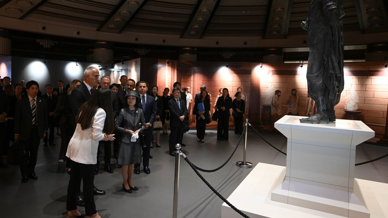 Japonya Altes Prensesi Akiko Mikasa, Türkiye'deki Arkeoloji Sergisini Ziyaret Etti