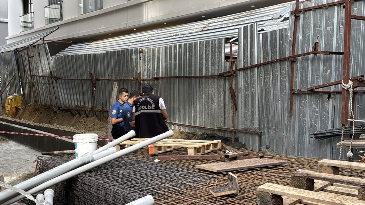 Kadıköy'de İstinat Duvarı Faciası: İki İşçi Yaralandı