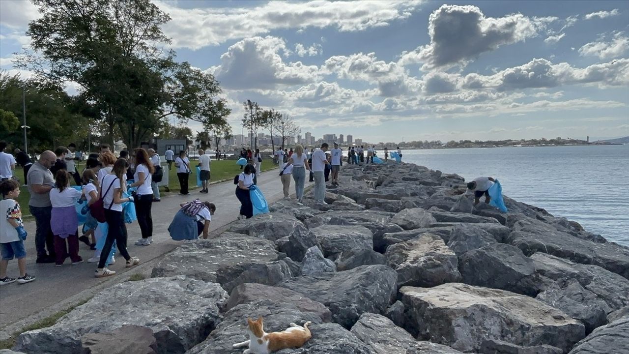 Kadıköy'de Kıyı Temizleme Etkinliği