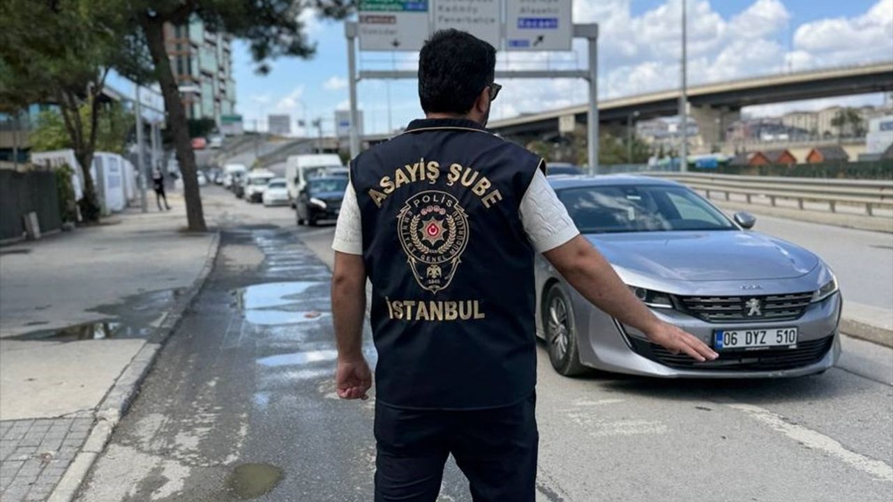 Kadıköy'de Okul Çevresinde Denetimler: 2 Gözaltı
