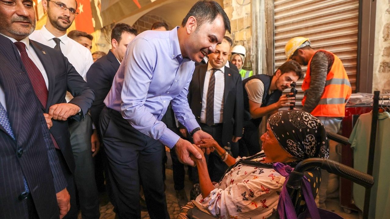 Kahramanmaraş'ta Bakan Kurum'dan Depremzedelere Destek Ziyareti