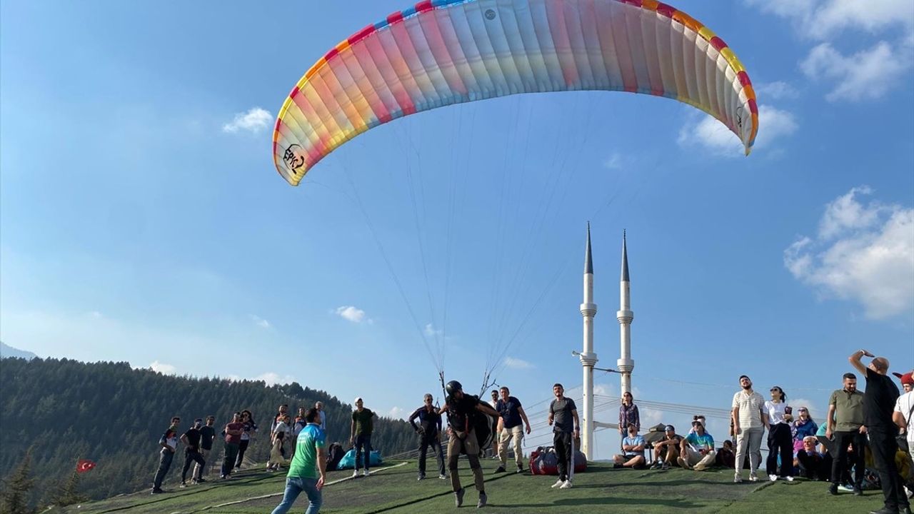 Kahramanmaraş'ta Yamaç Paraşütü Festivali Rüzgar Gibi Geçti