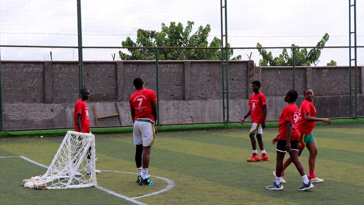 Kamerun'da Gençlerle Spor Buluşması