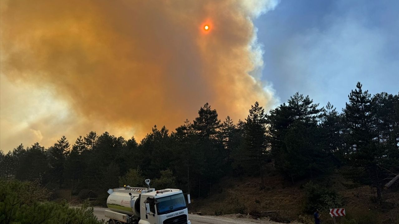 Karabük'teki Orman Yangınına Müdahale Devam Ediyor