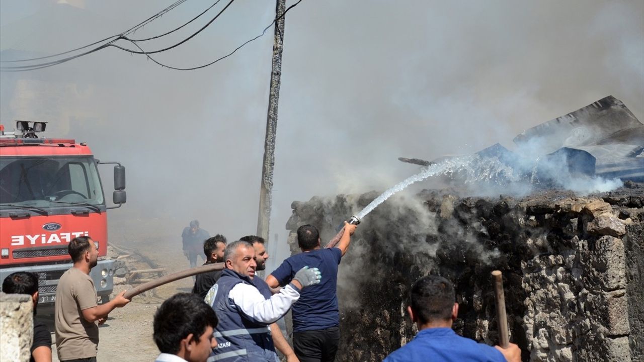 Kars'ın Sarıkamış İlçesinde Yangın Felaketi