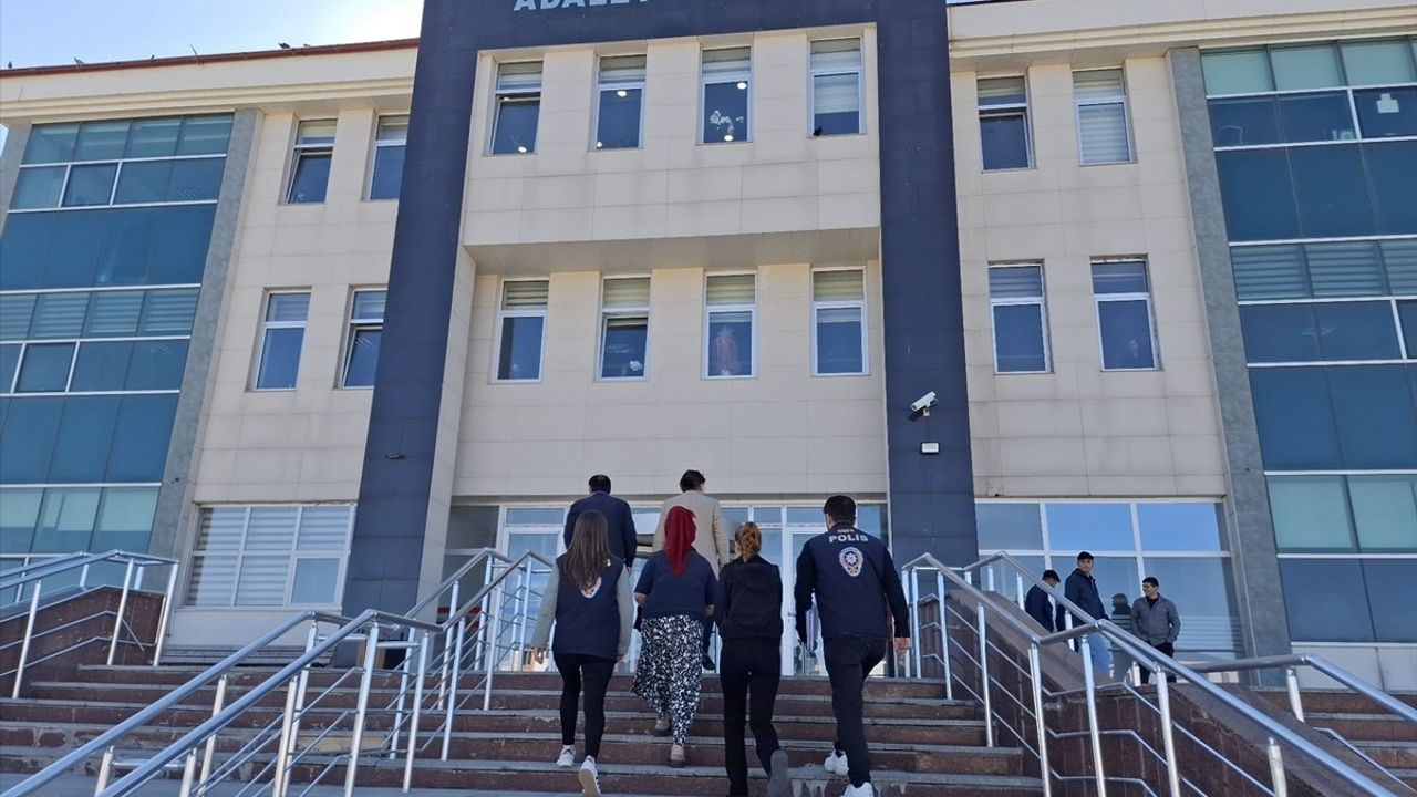 Kars'ta Dolandırıcılık Vakası: İki Kadın Gözaltına Alındı