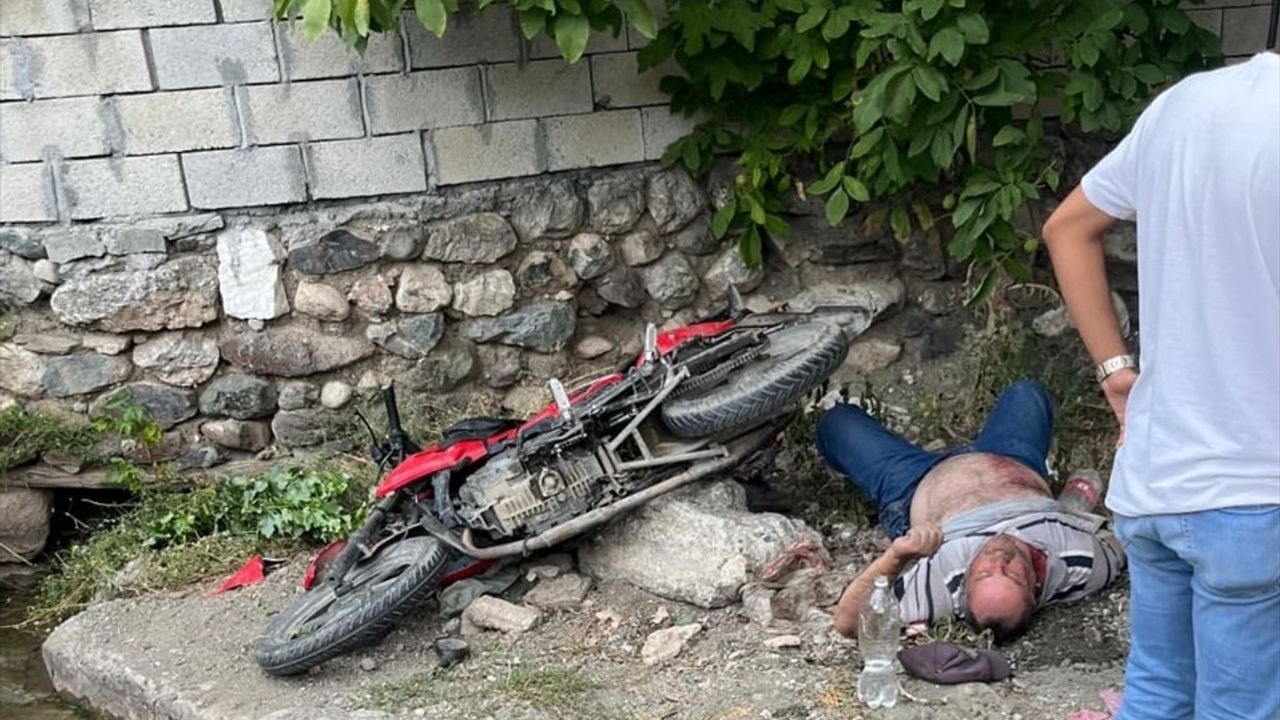 Kars'ta Motosiklet Sürücüsü Polis Kovalamacasından Kaçamadı