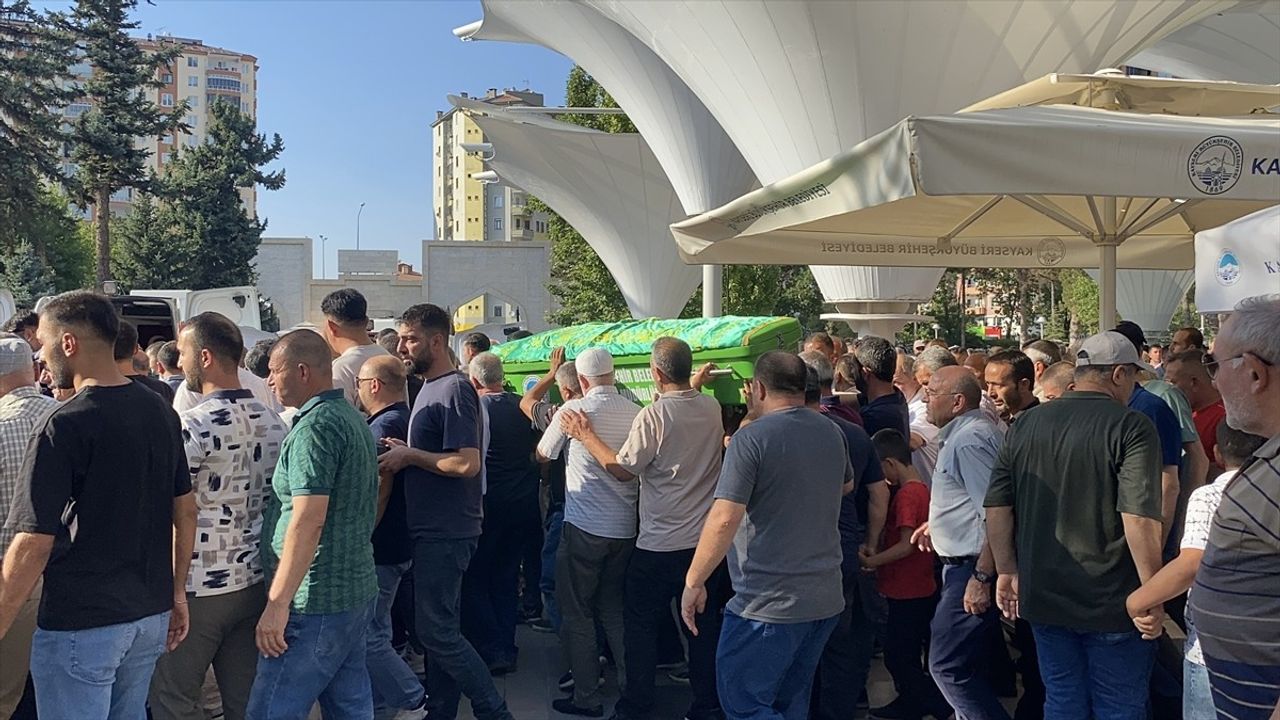 Kayseri'de Bıçaklı Kavga: Taksi Şoförü Hayatını Kaybetti