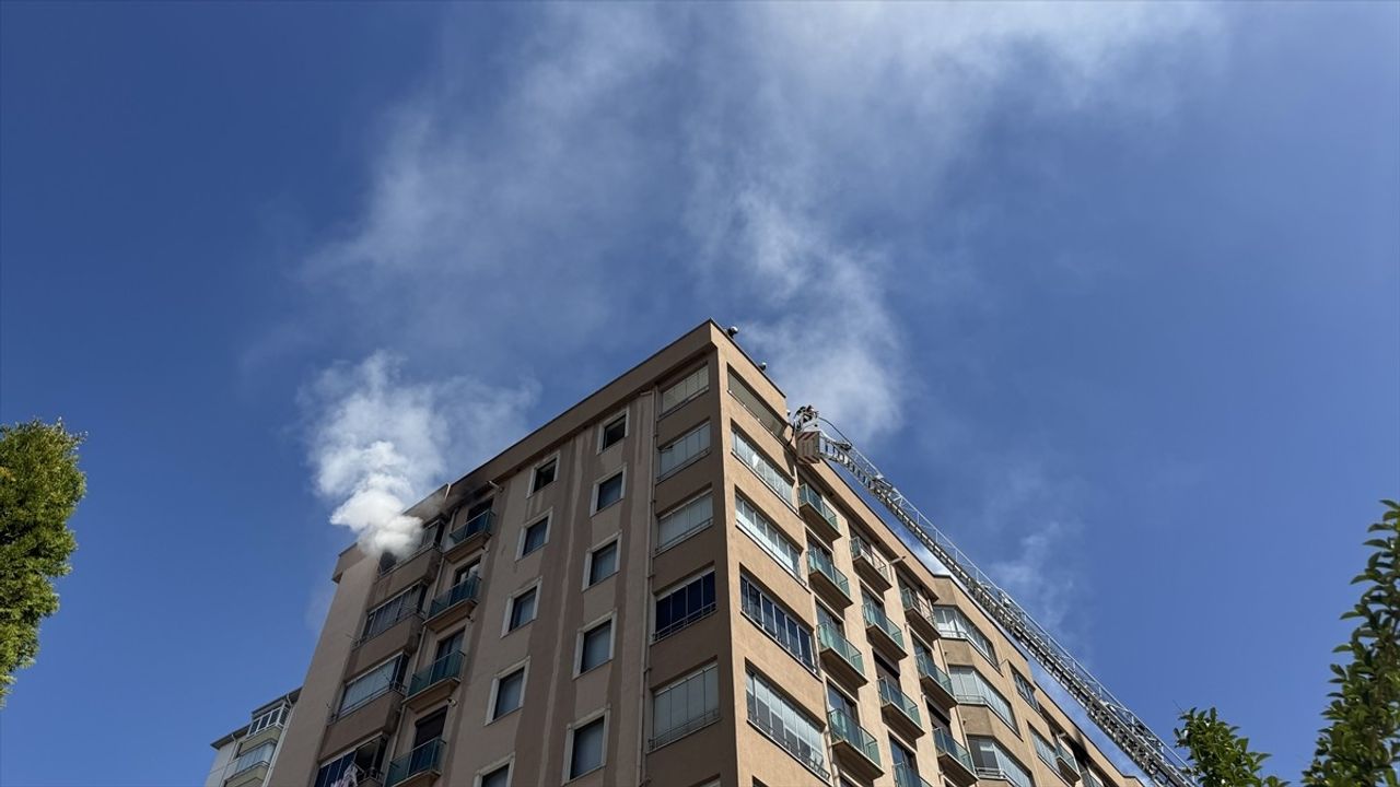 Kayseri'de Çatı Yangını Kontrol Altına Alındı