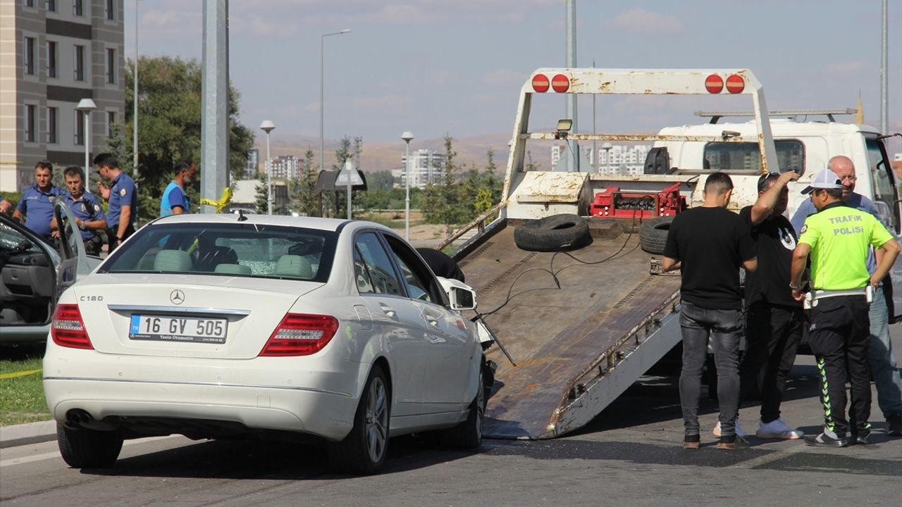 Kayseri'de Feci Kaza: 2 Ölü, 3 Yaralı