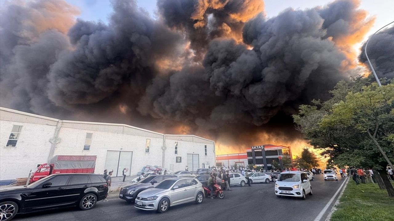 Kayseri'de Keçe Fabrikasında Yangın Çıktı
