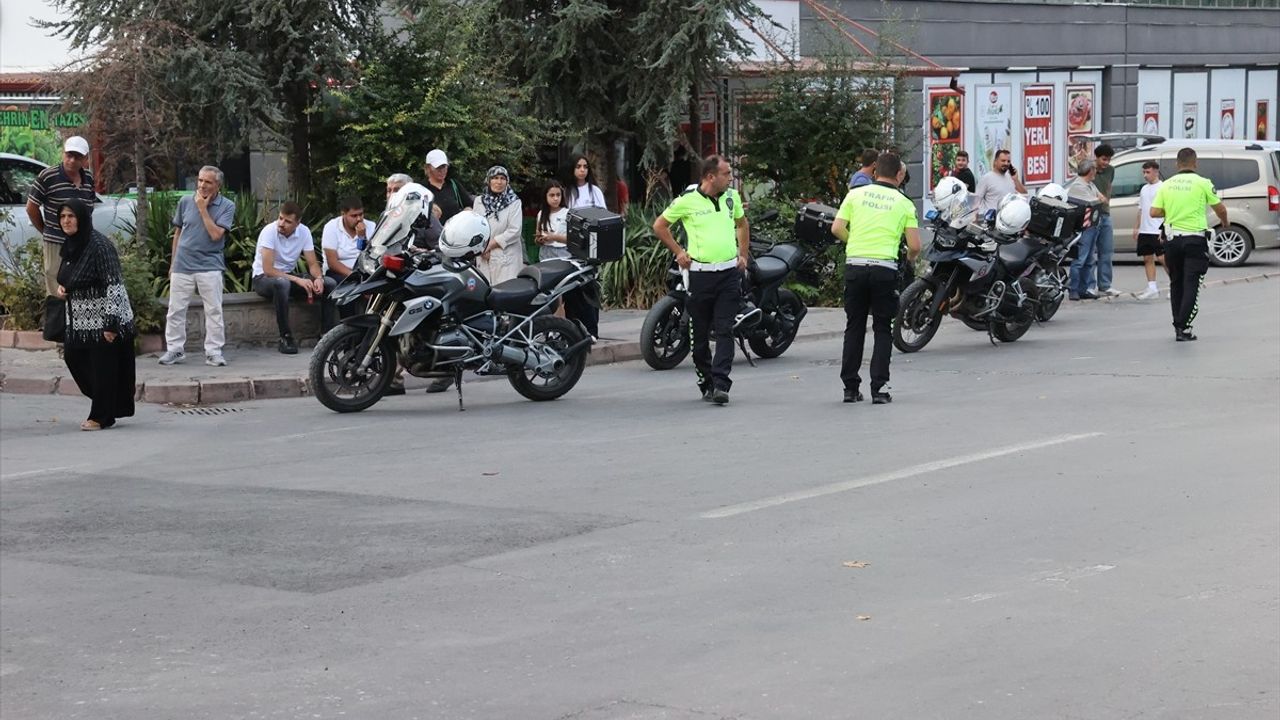 Kayseri'de Motosiklet Kazası: İki Yunus Polisi Yaralandı