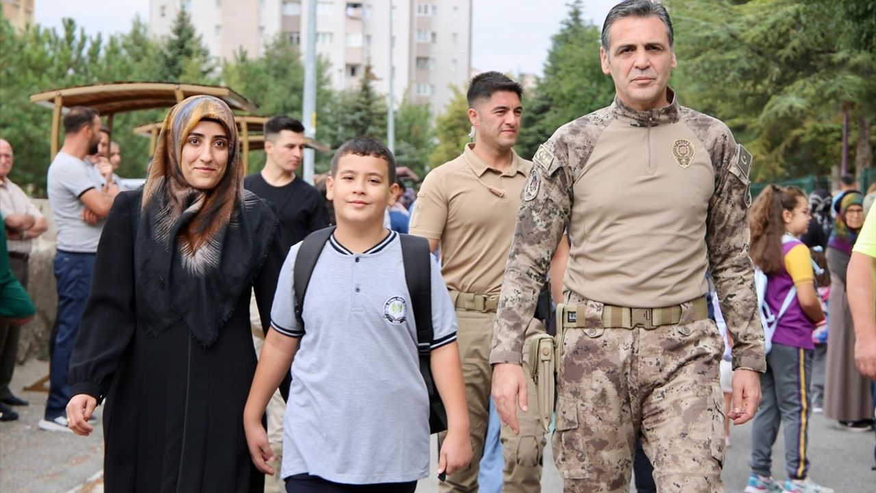 Kayseri Emniyet Müdürü'nden Şehit Çocuklarına Anlamlı Destek