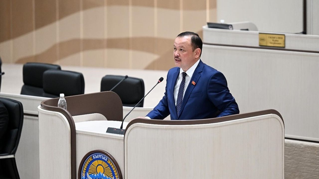 Kırgızistan Meclisi Feshedildi: Seçimler Yaklaşıyor