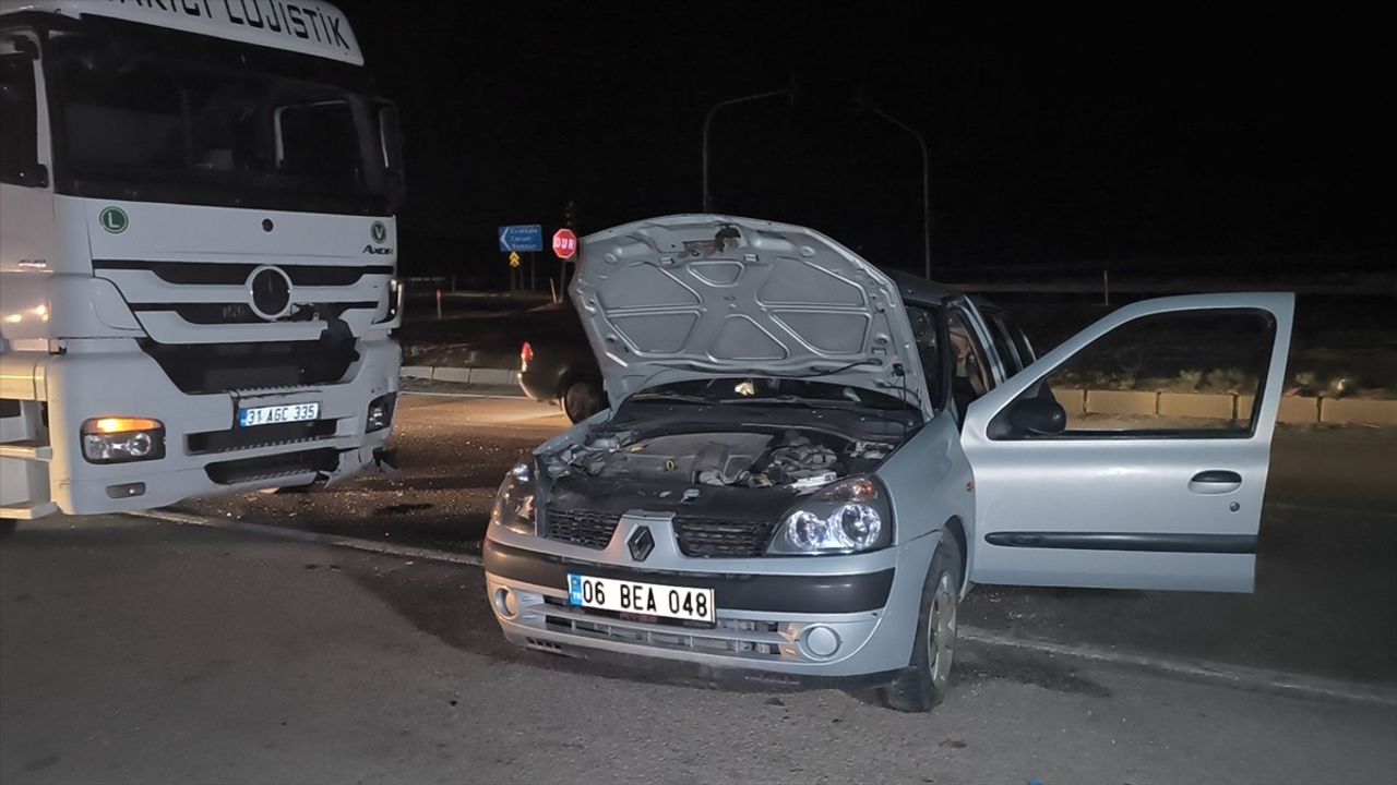 Kırıkkale'de Tır-Otomobil Çarpışması: 6 Yaralı