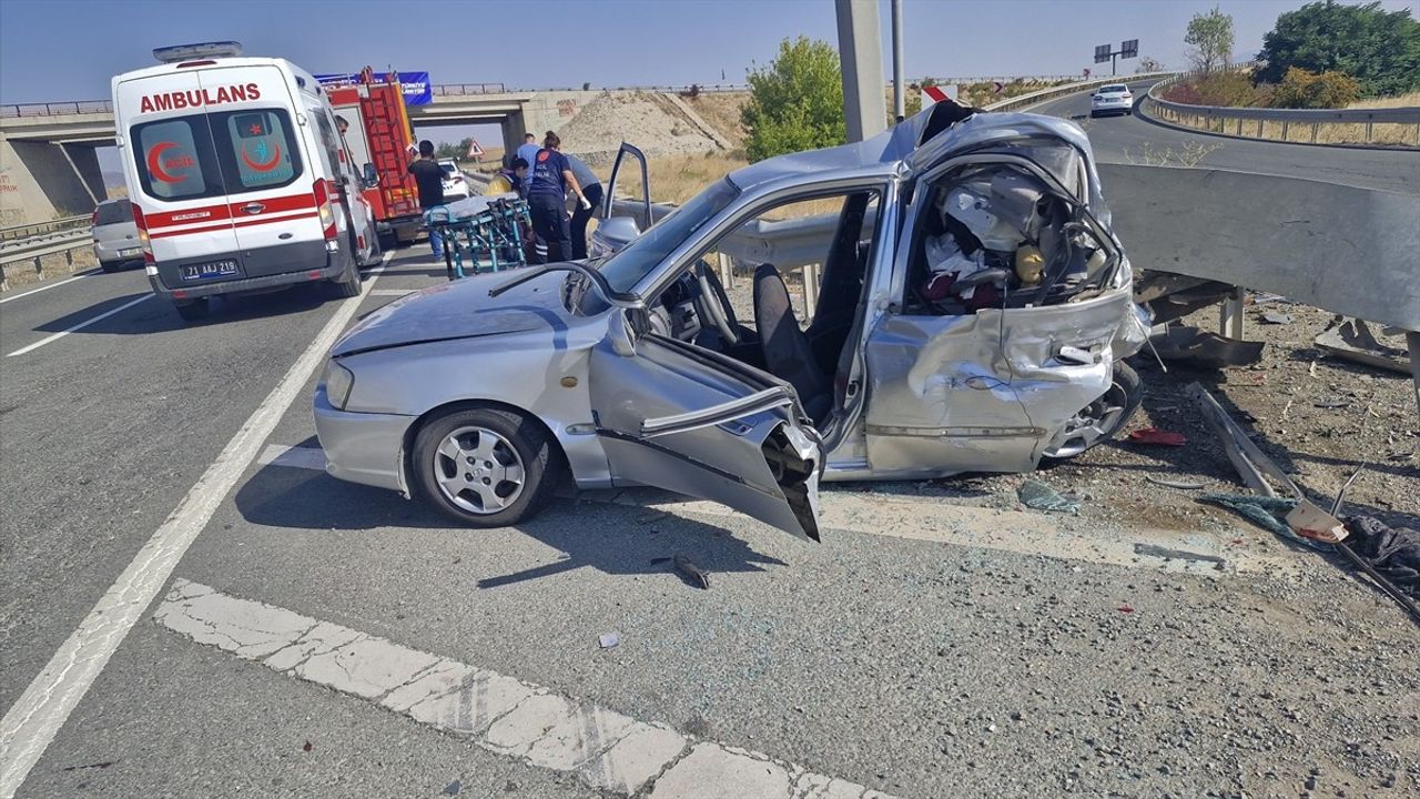Kırıkkale'de Trafik Kazası: 1 Ölü, 4 Yaralı