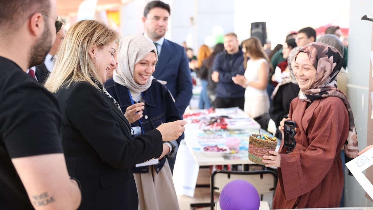 Kırklareli Üniversitesi'nde Öğrenci Kulüpleri Şenliği Coşkusu