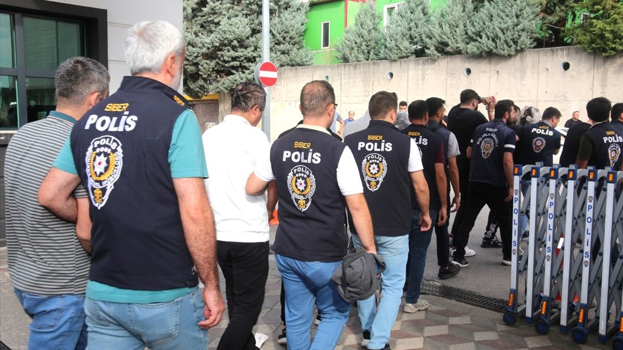 Kocaeli'de Dolandırıcılık Operasyonu: 24 Zanlı Tutuklandı