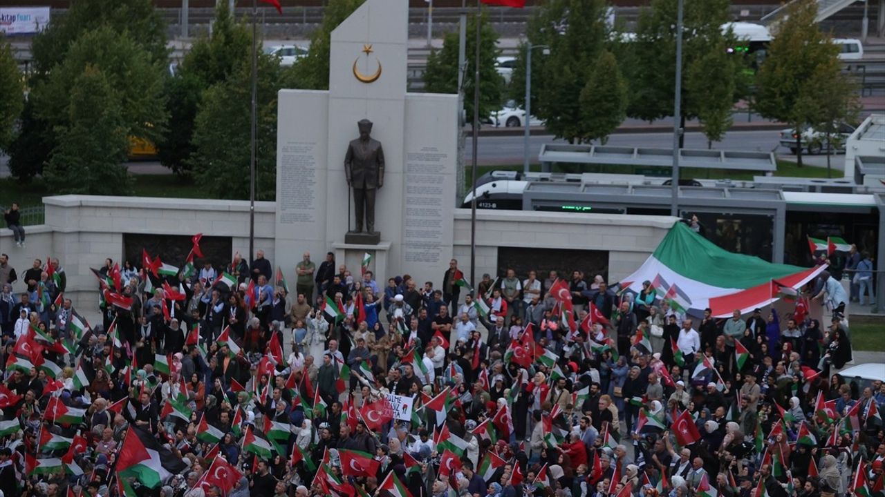 Kocaeli'de Küresel Sumud Filosu'na Destek Yürüyüşü Düzenlendi