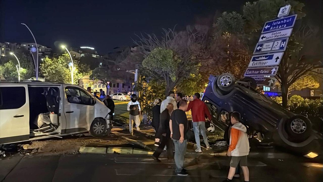 Kocaeli'de Trafik Kazası: 6 Yaralı