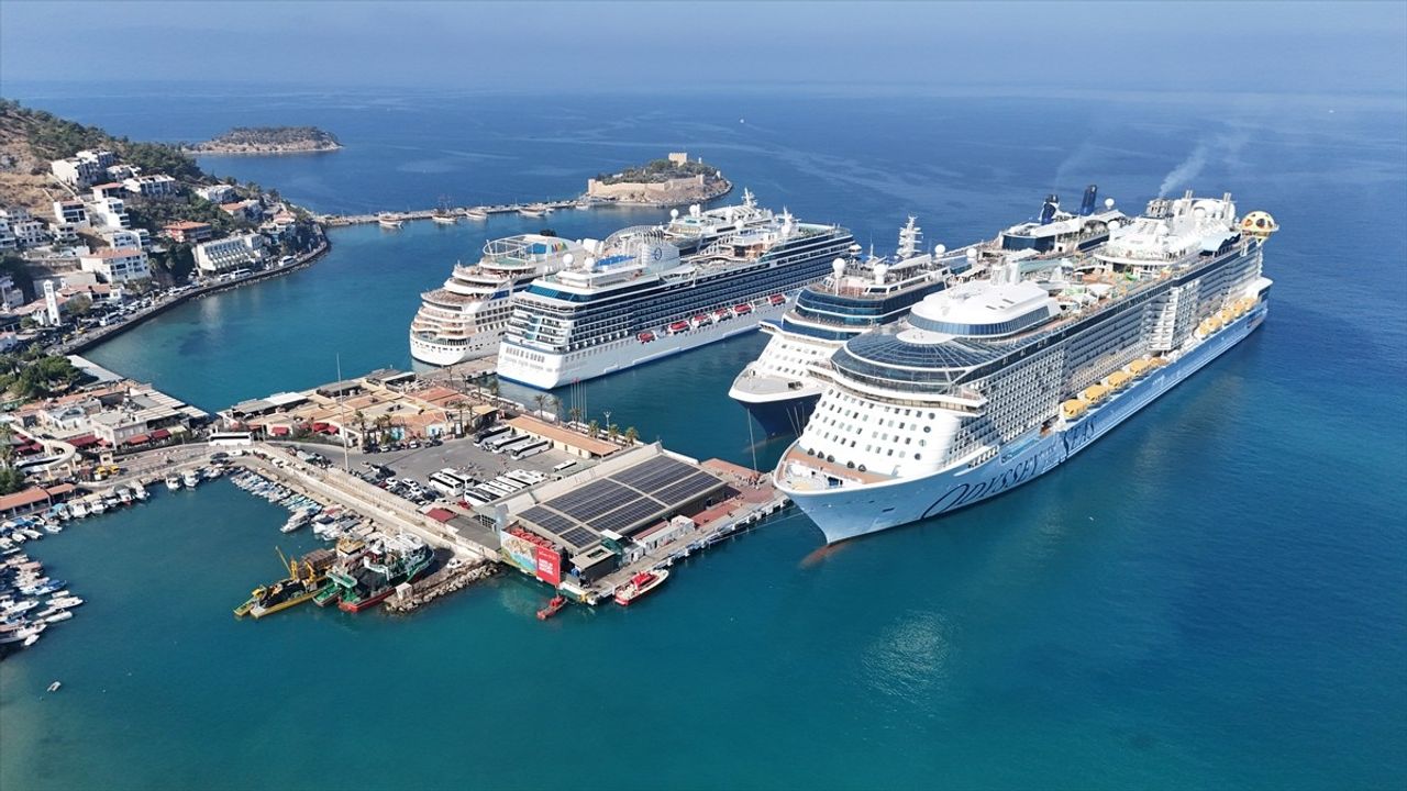 Kuşadası'nda Kruvaziyer Turizmi Canlanıyor