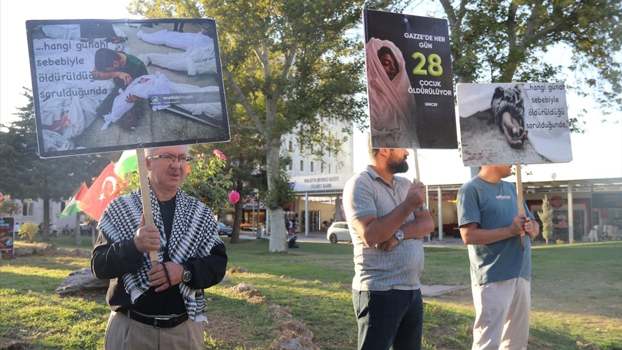 Malatya'da Öğretmenlerden Gazze İçin Sessiz Eylem