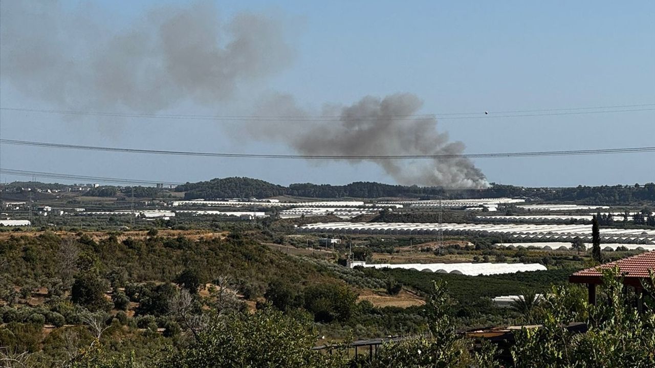 Manavgat'ta Yangın Mücadelesi Devam Ediyor