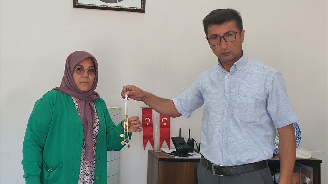 Manisa'da Kaybolan Altınlar Sahiplerine Ulaştırıldı