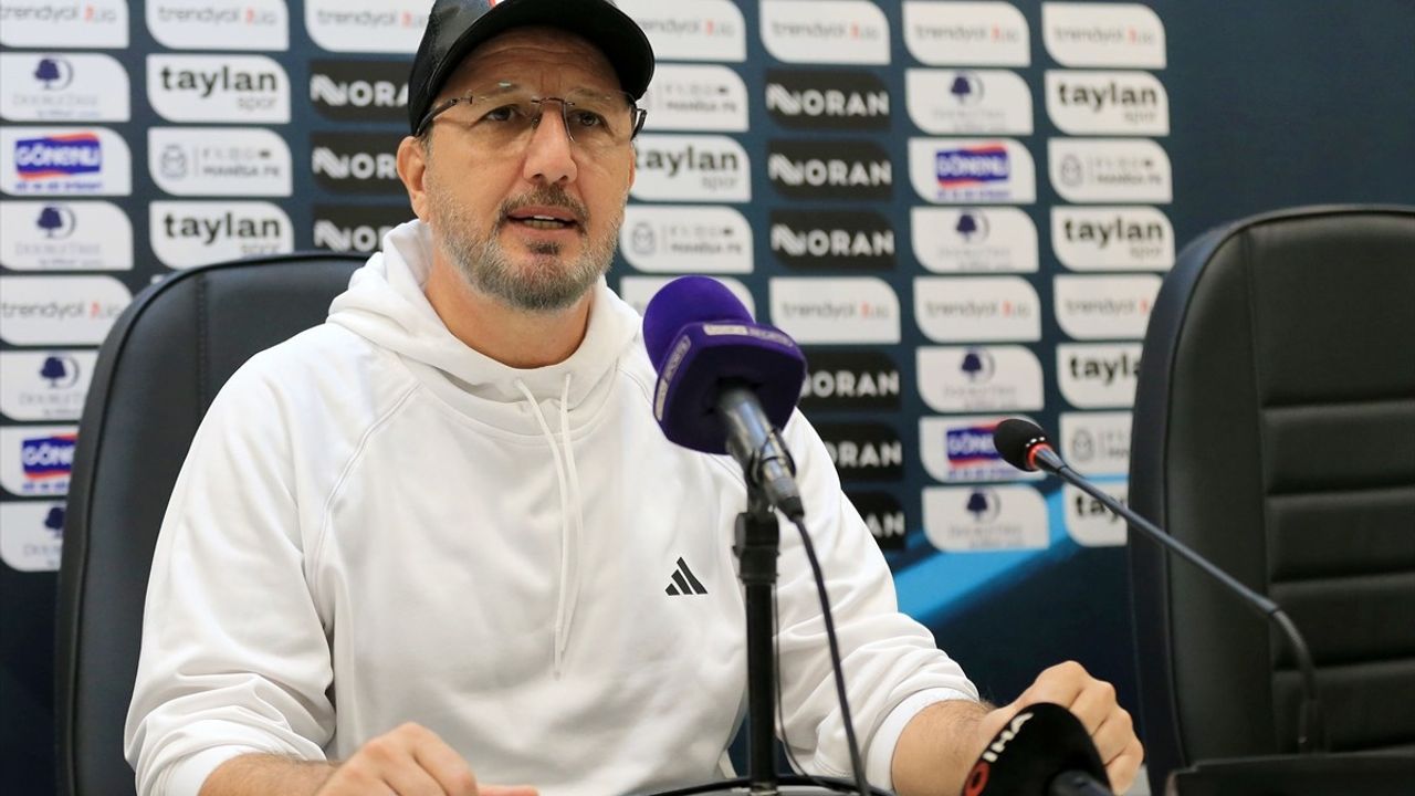 Manisa FK ve Esenler Erokspor'un Zorlu Mücadelesi