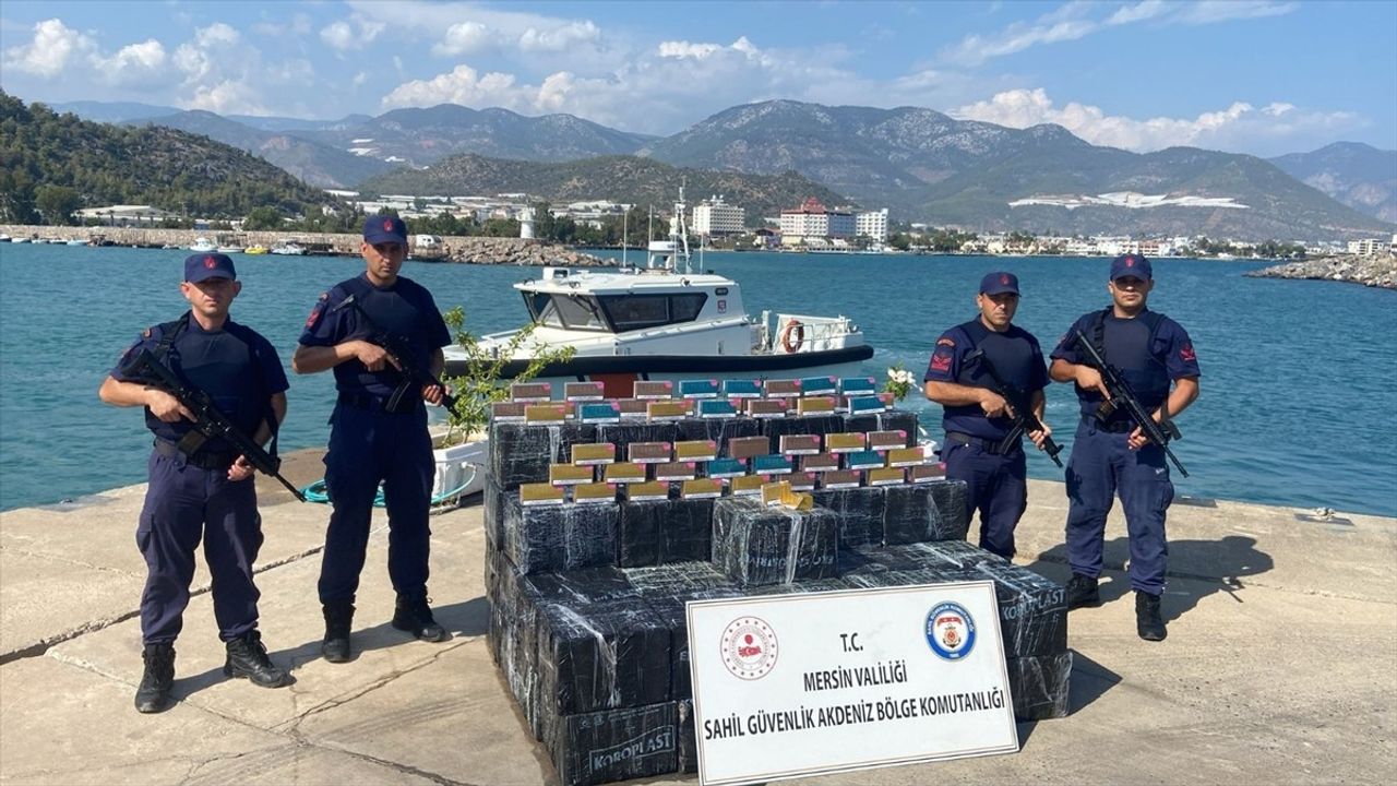 Mersin Açıklarında 28 Bin 500 Paket Tütün Çubuğu Ele Geçirildi