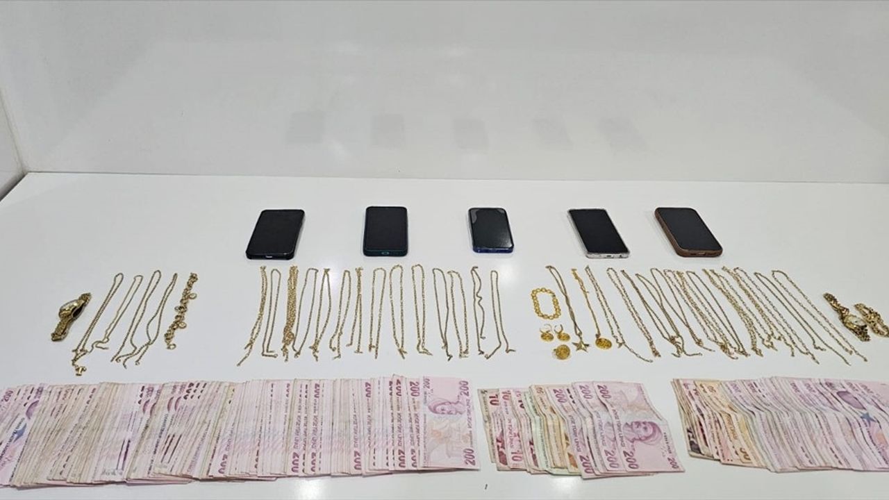 Mersin'de Kuyumcuları Dolandıran Zanlılardan Biri Tutuklandı