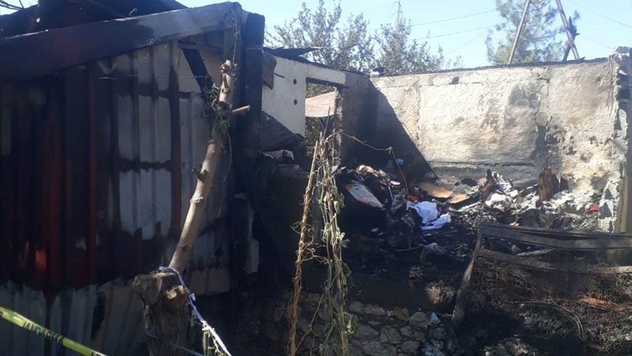 Mersin'de Yangın: Nine ve Torunu Hayatını Kaybetti