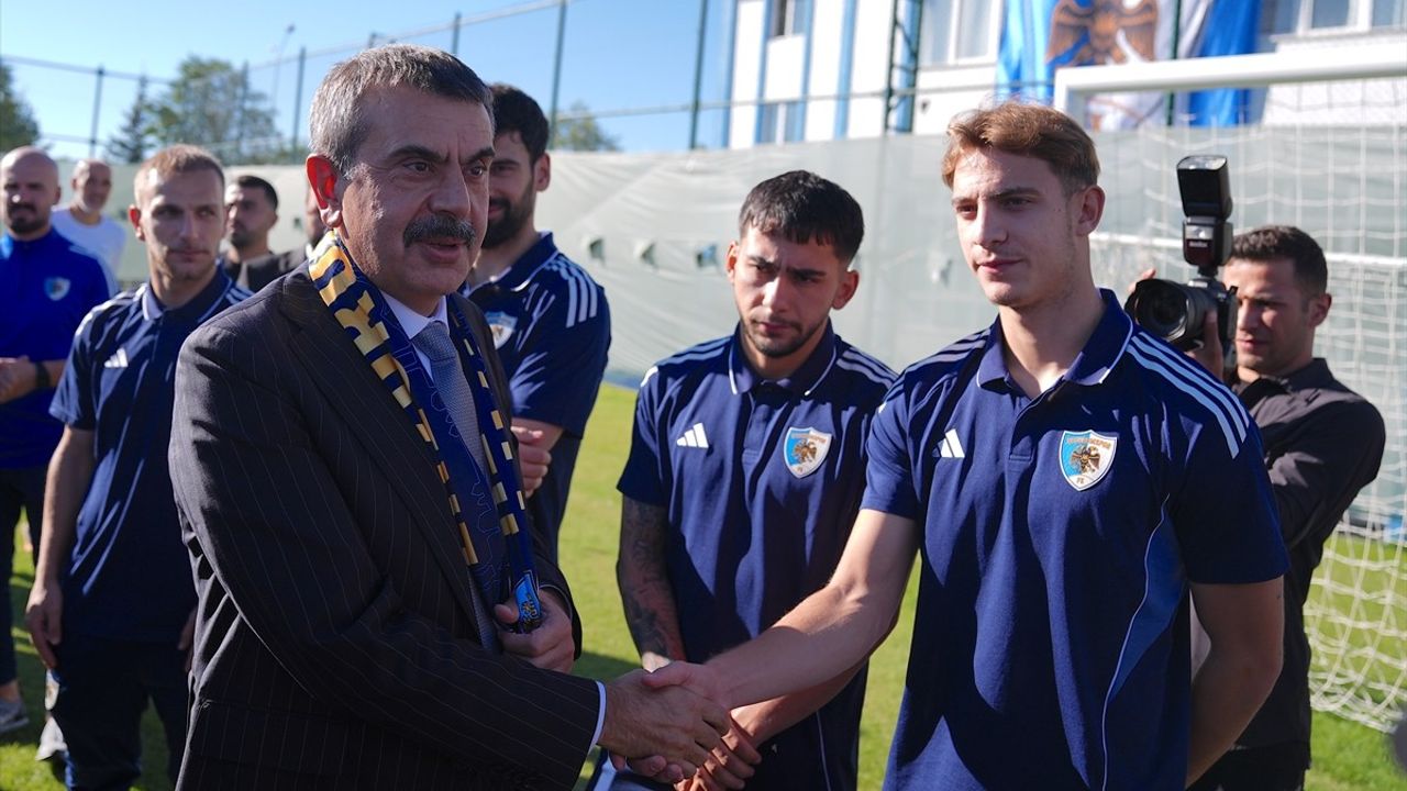 Milli Eğitim Bakanı Tekin, Erzurumspor FK Tesislerini Ziyaret Etti