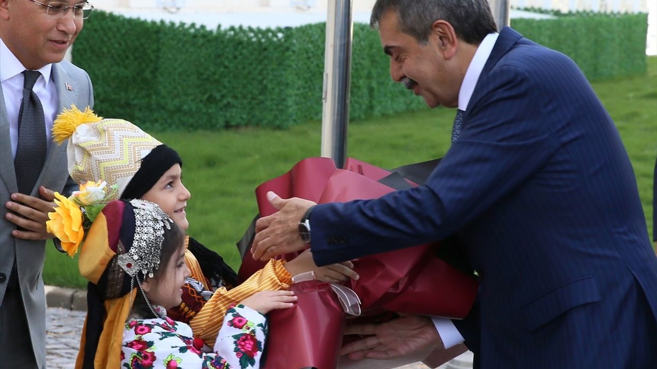 Milli Eğitim Bakanı Tekin Gaziantep'te Eğitimi ve Müfredatı Değerlendirdi