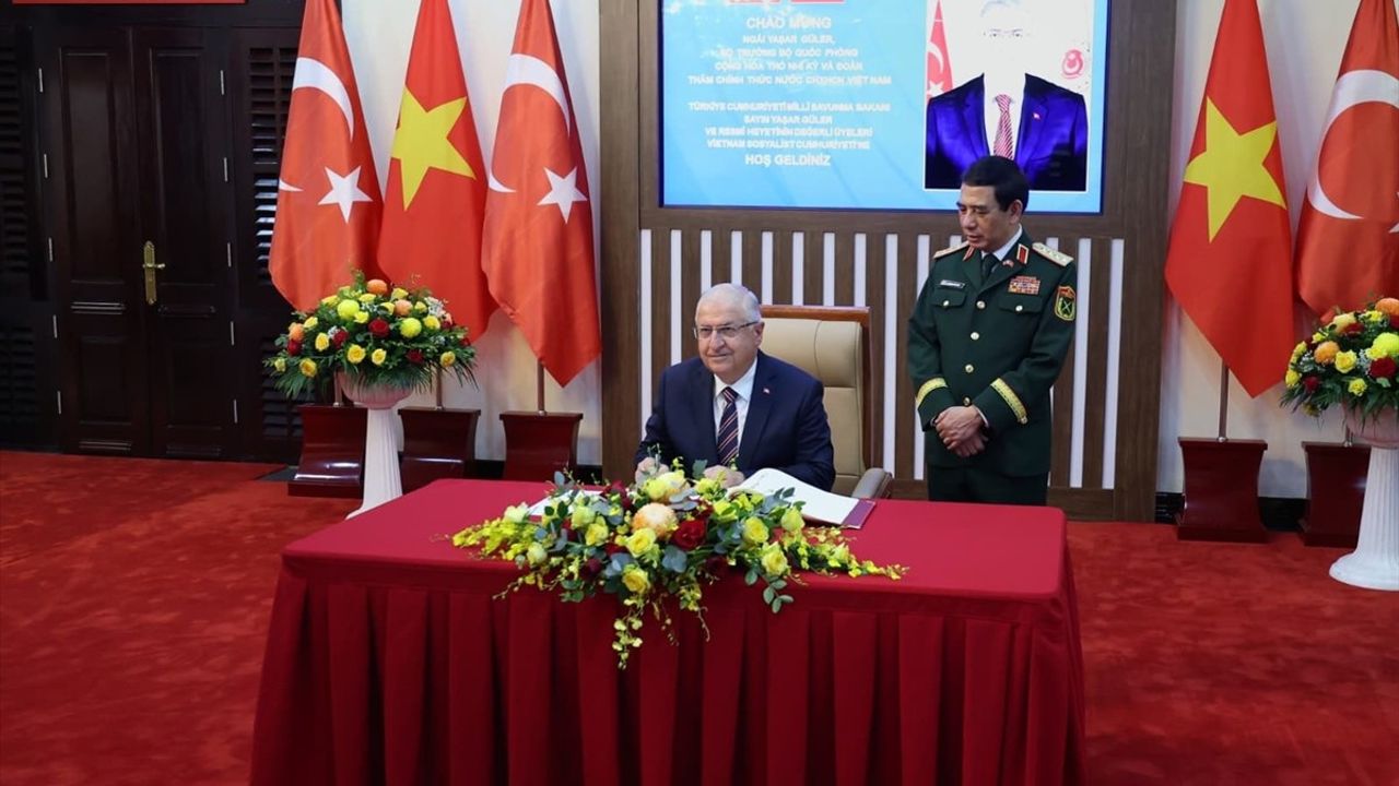 Milli Savunma Bakanı Güler'in Vietnam Ziyareti