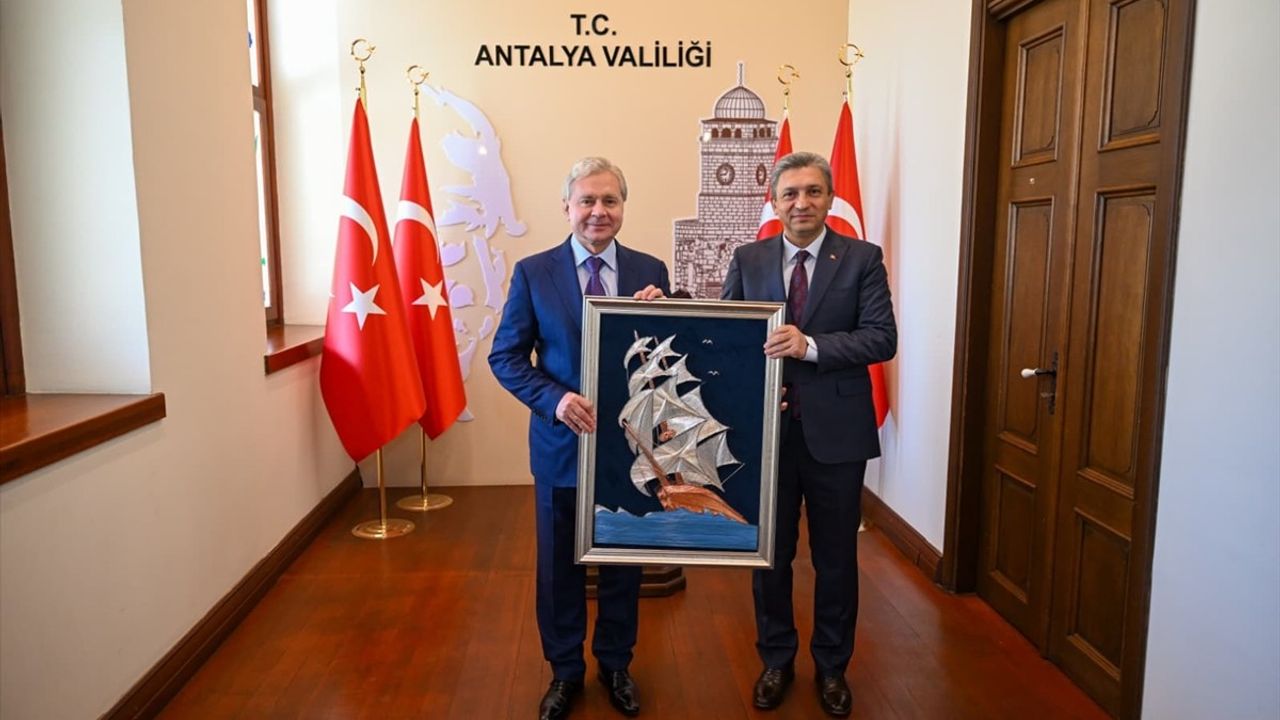 Moskova Hükümet Bakanı Çeremin'den Antalya'ya Ziyaret