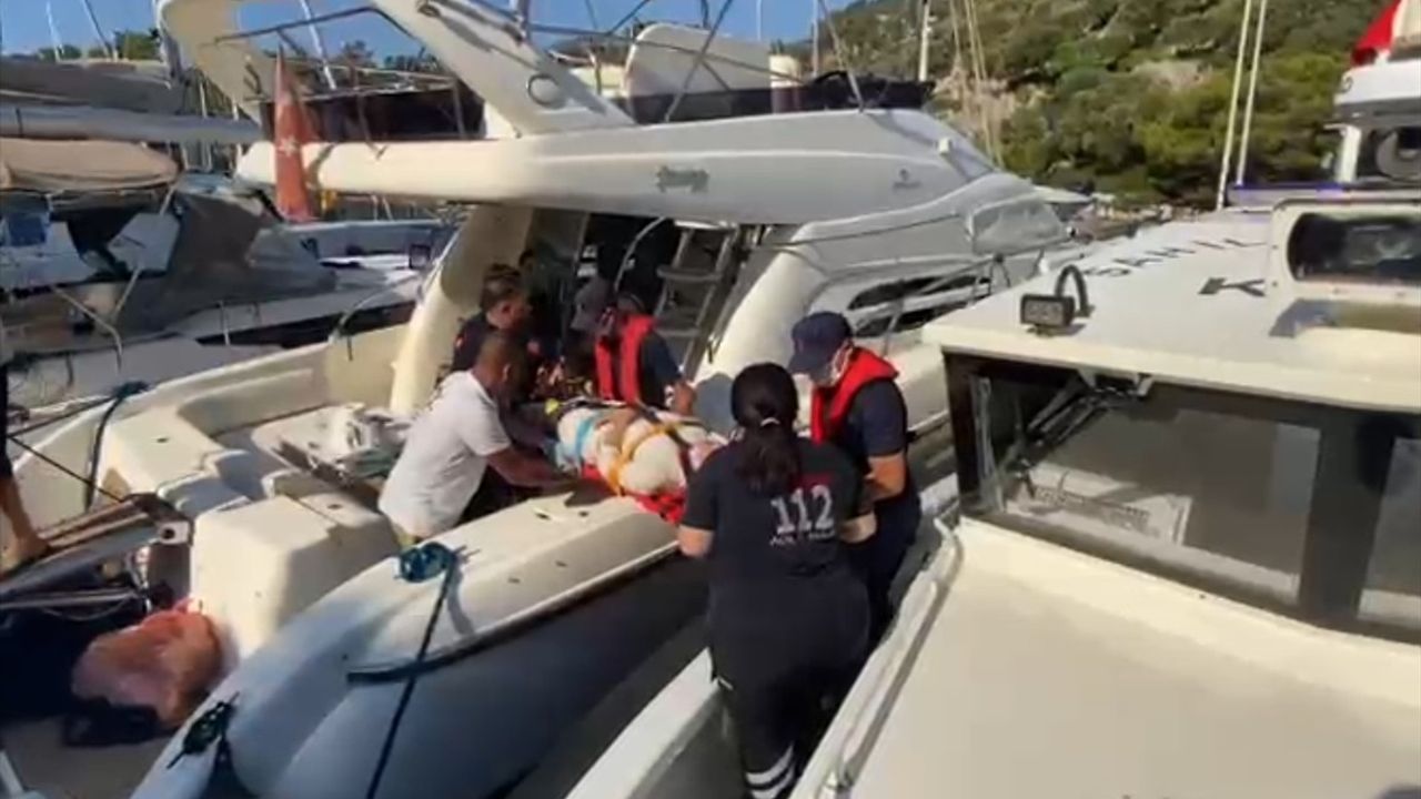 Muğla'da Motor Yatta Yaralanan Kişi Tıbbi Tahliye Edildi
