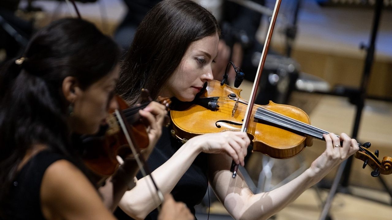 Neşet Ertaş Türküleri Senfonik Bir Performansla Anıldı