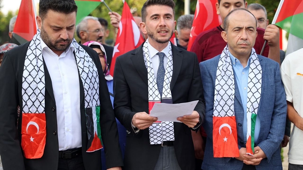 Nevşehir'de Gençler Gazze'deki Çocukları Unutmadı
