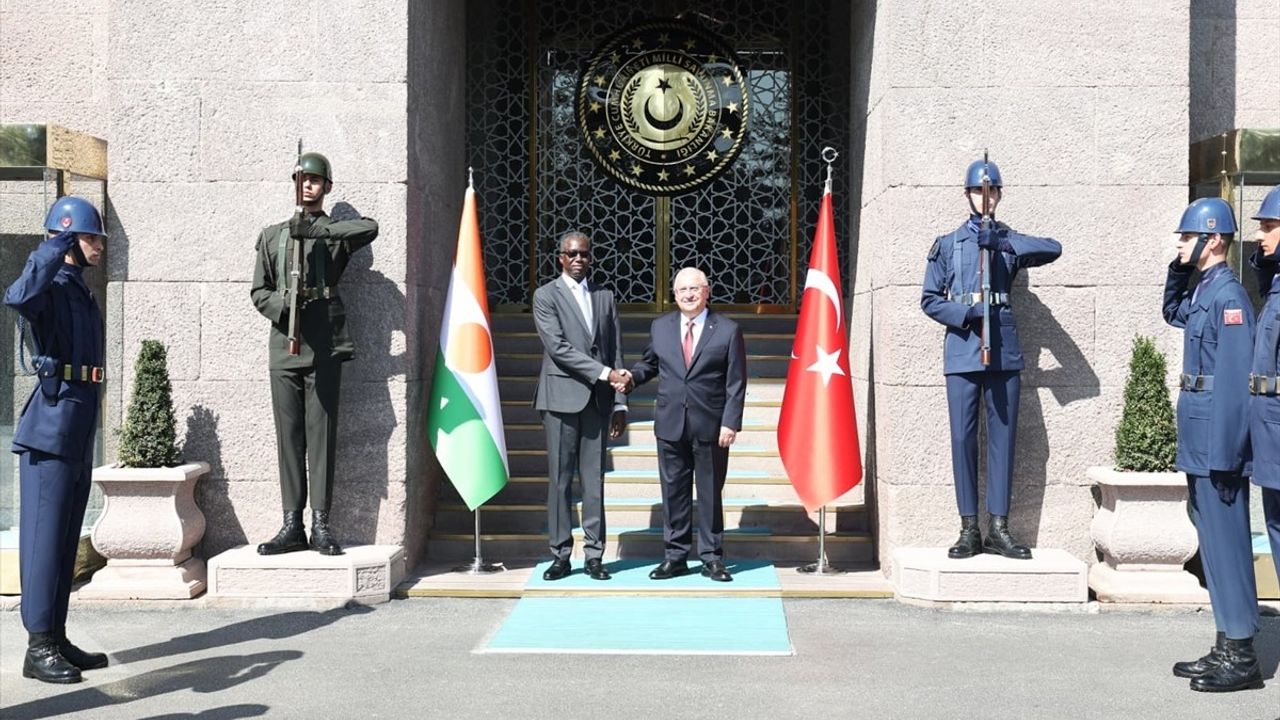 Nijer Savunma Bakanı Mody, Türkiye'de