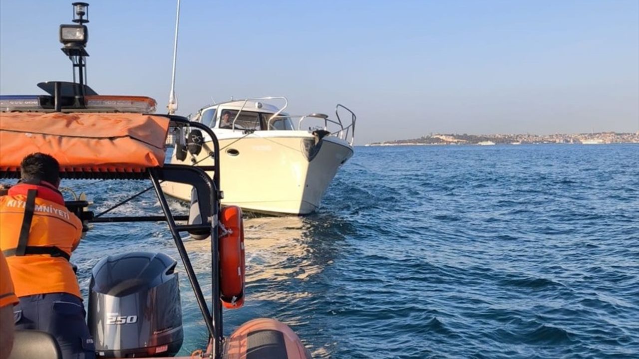 Ortaköy'de Makine Arızası Nedeniyle Sürüklenen Tekne Kurtarıldı