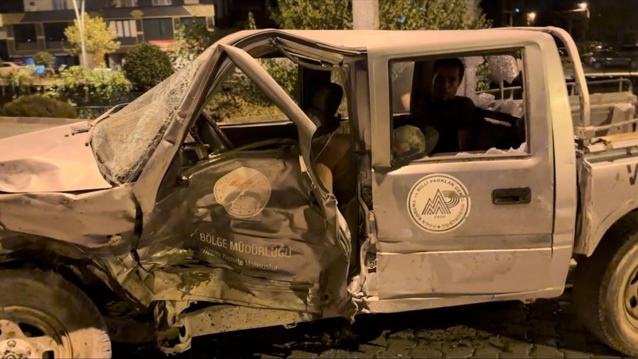 Osmaniye'de Cip ve Kamyonet Kazası