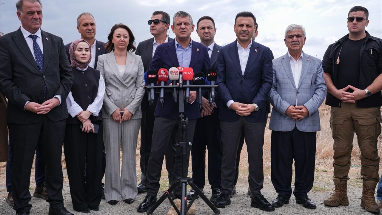 Özgür Özel, İmamoğlu'nun Davasını Takip Etti