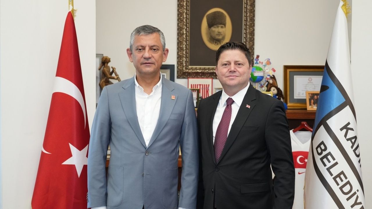 Özgür Özel'in Kadıköy Belediye Ziyareti