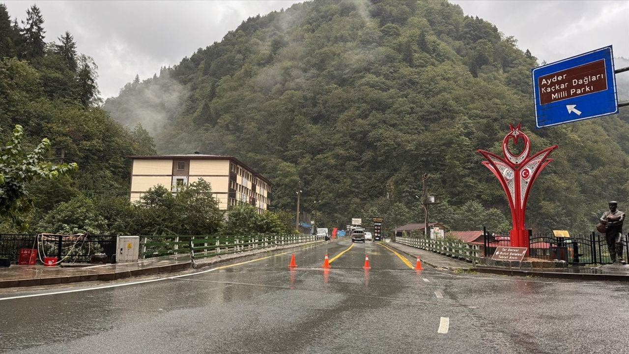Rize'de Sağanak Yağış Etkisini Sürdürüyor